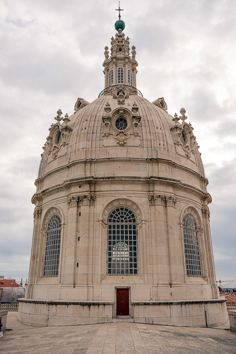 Basilica and Jardim da Estrela in Lisbon